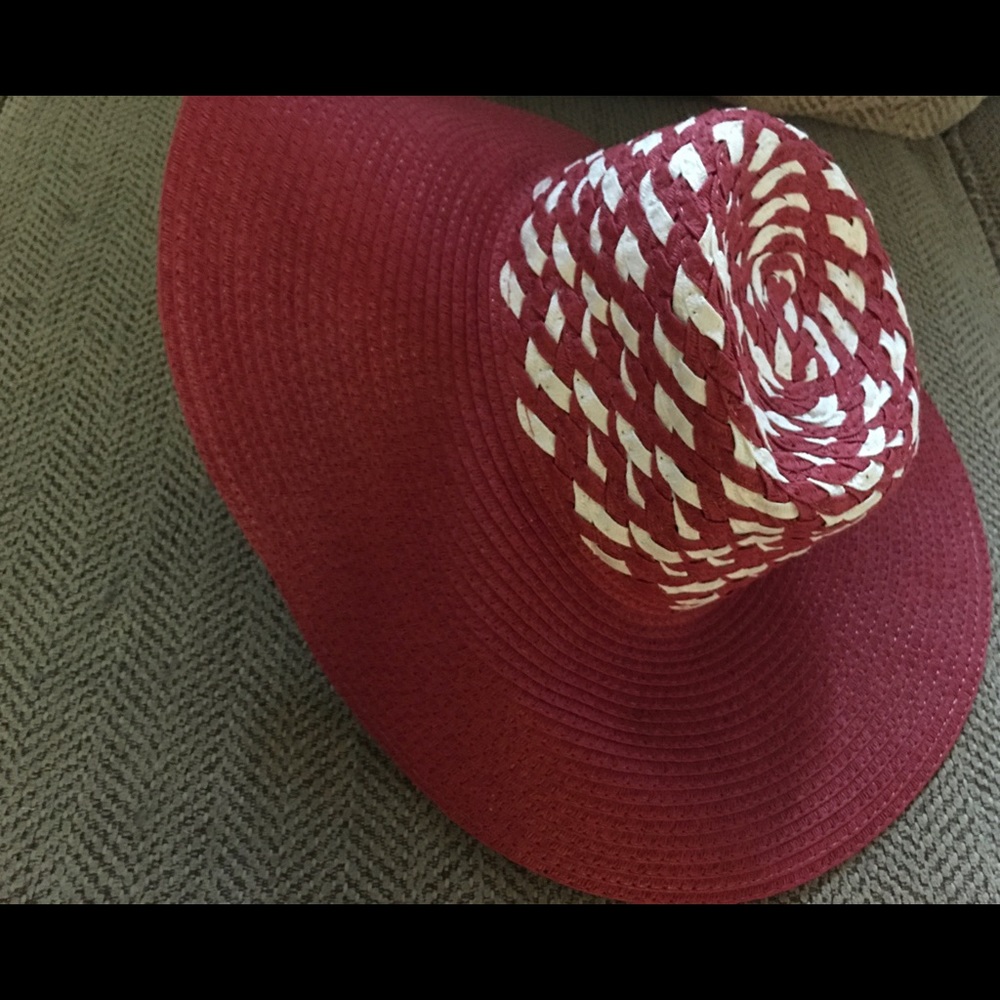 Howard’s floppy sun hat